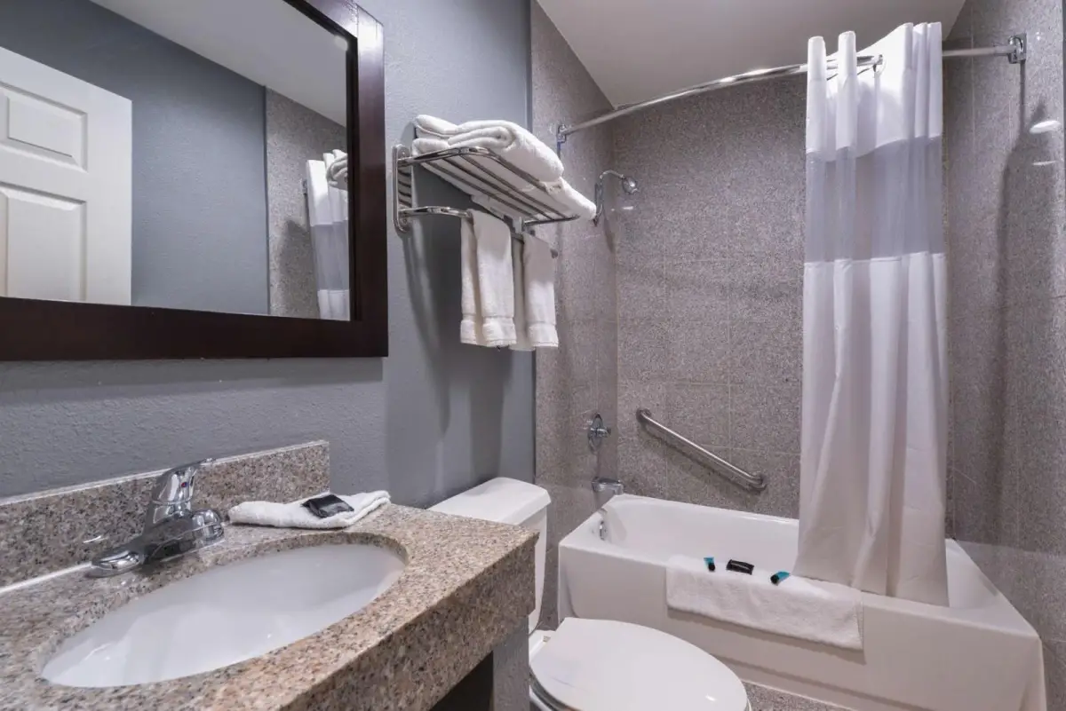 Laguna Inn and Suites 7