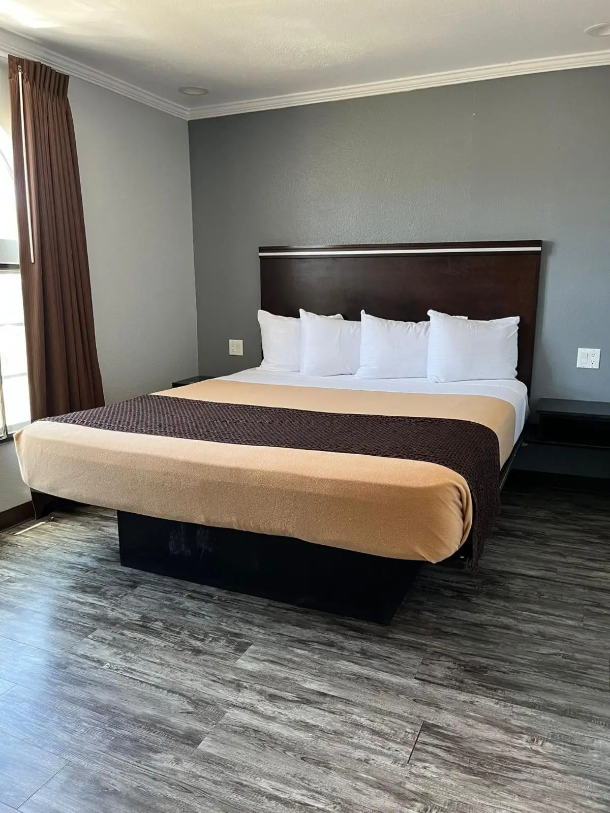 Laguna Inn and Suites 9
